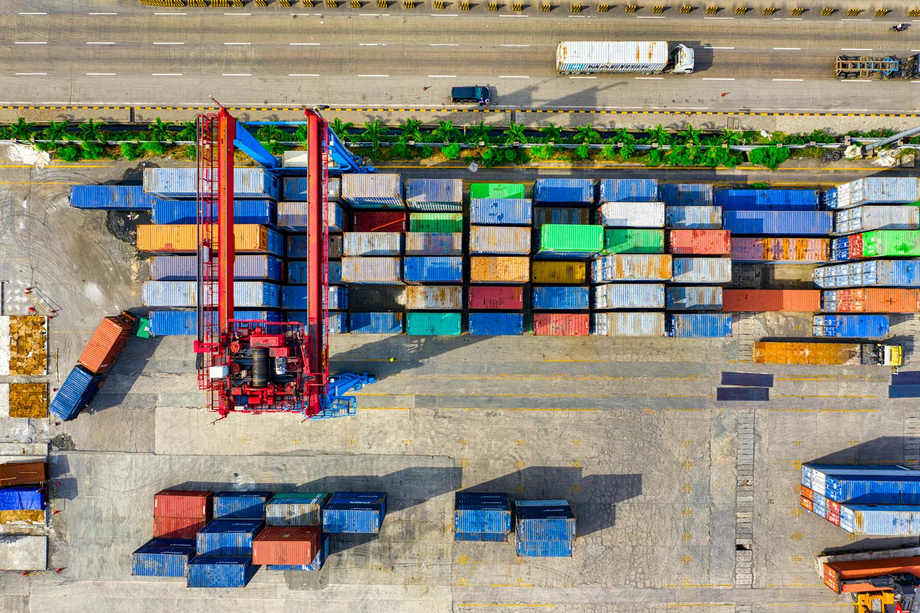 Logistica și transportul în România: Impactul camioanelor și tirurilor petroliere